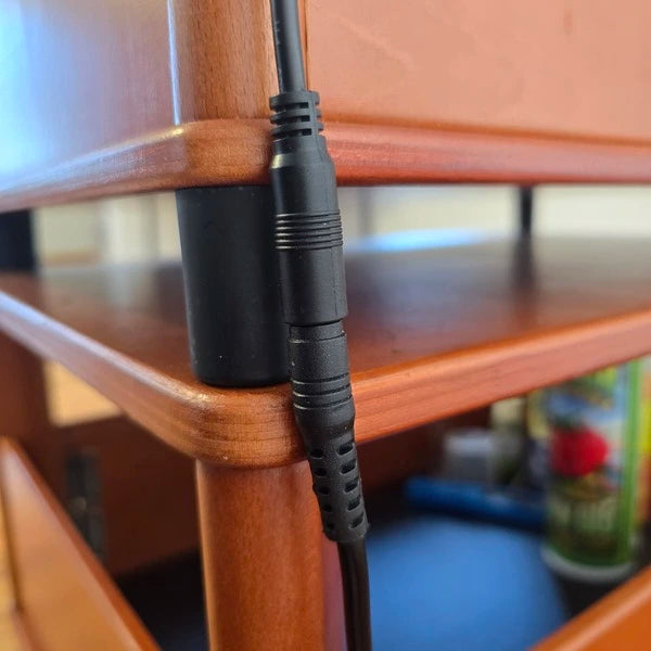 hydroponic farm power supply 90W 12V adapter for indoor hydroponic systems, reliable power for up to four Aquager home farms - connecting power supply to the farm